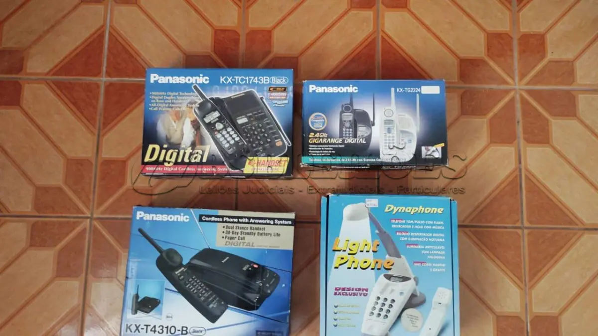 LOTE 502 - LOTE TELEFONES NAS CAIXAS COMPLETOS ALGUNS NOVOS (NO ESTADO)