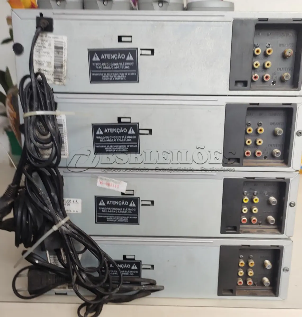LOTE 440 - LOTE COM 4 VÍDEOS CASSETES 7 CABEÇAS FUNCIONANDO PERFEITAMENTE (NO ESTADO)
