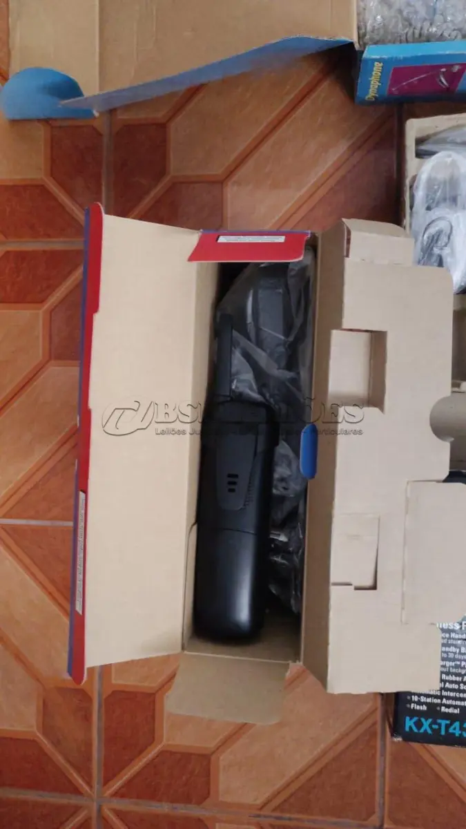 LOTE 502 - LOTE TELEFONES NAS CAIXAS COMPLETOS ALGUNS NOVOS (NO ESTADO)