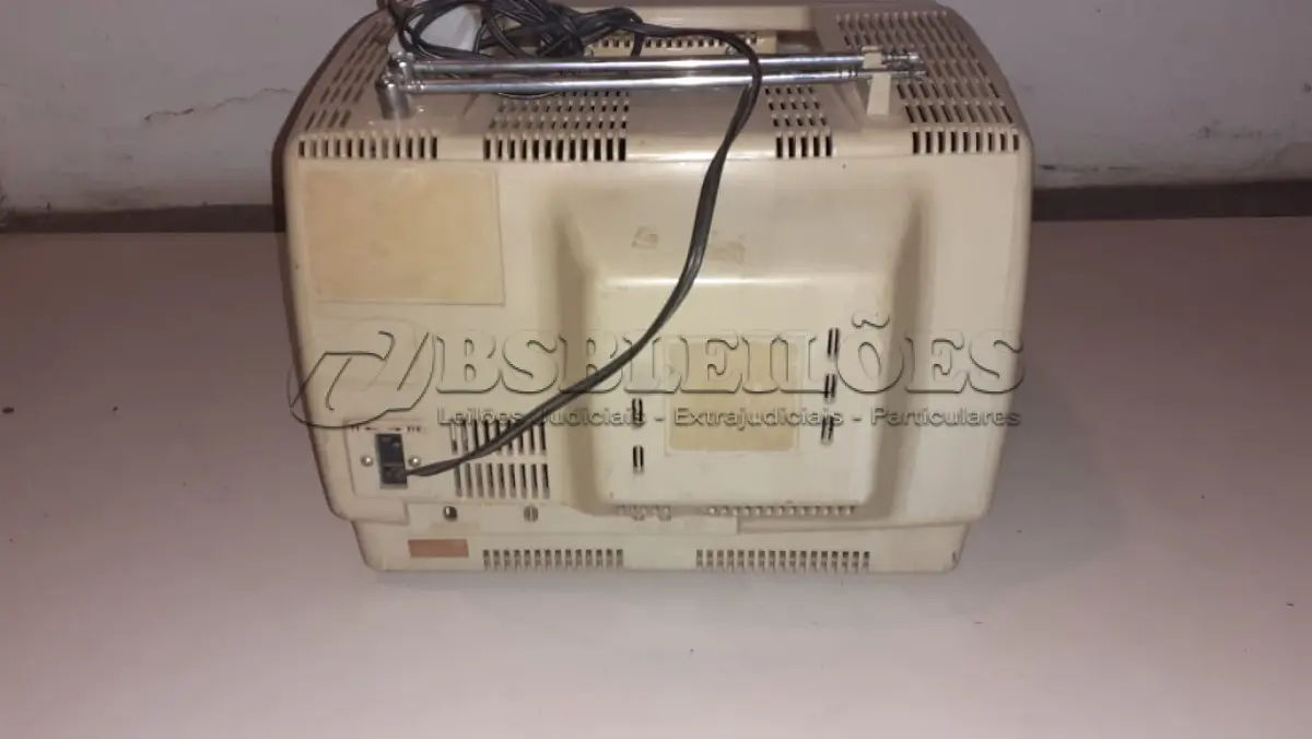 LOTE 468 - TV ANTIGA DÉCADA DE 80 LIGANDO PERFEITAMENTE ATE O MOMENTO SEM GARANTIA FUTURAS (NO ESTADO)