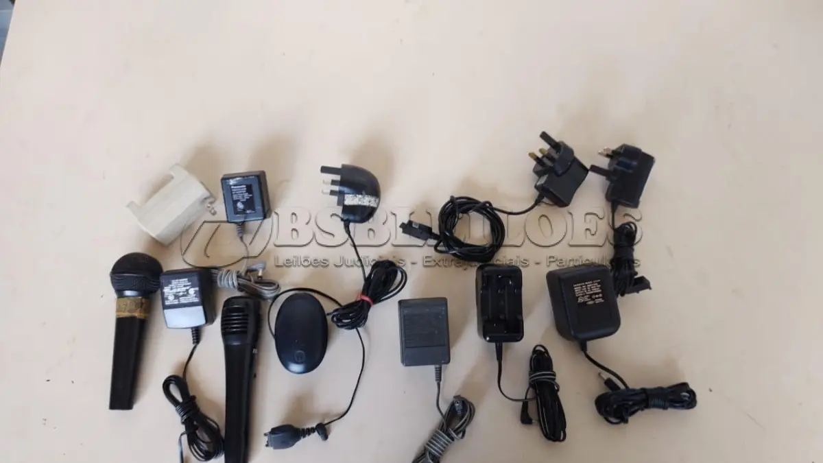 LOTE 504 - LOTE COM DIVERSOS ITENS MONITOR NÃO LIGA (NO ESTADO)