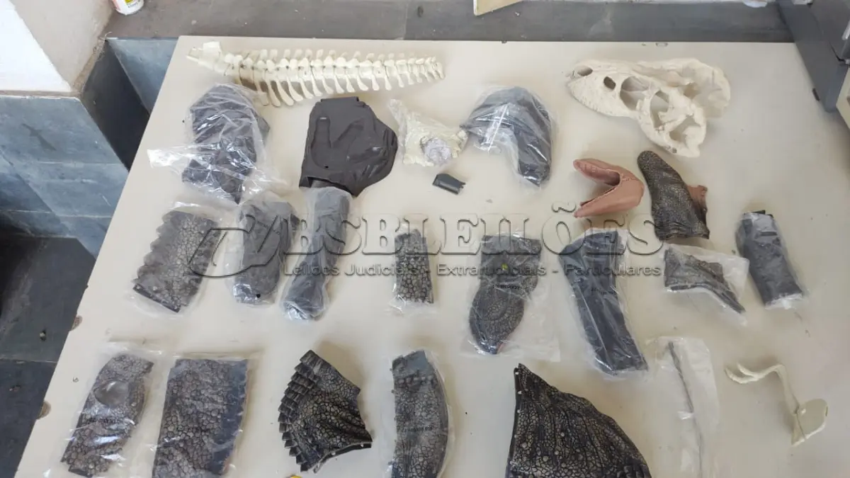 LOTE 485 - COLEÇÃO DE MONTAR FASCÍCULOS T REX DA SALVAR COM 50 REVISITAS, (NO ESTADO)