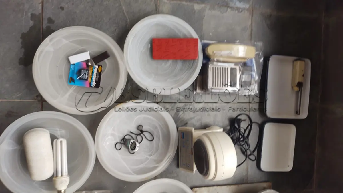 LOTE 436 - LOTE COM DIVERSOS ITENS (NO ESTADO)