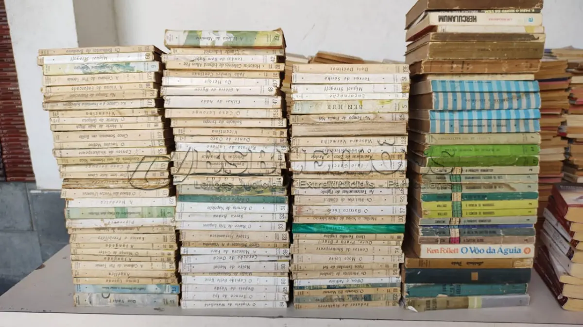 LOTE 609 - RARA COLEÇÃO SARAIVA COM 277 LIVROS MAIS 28  LIVROS  RAROS (NO ESTADO)