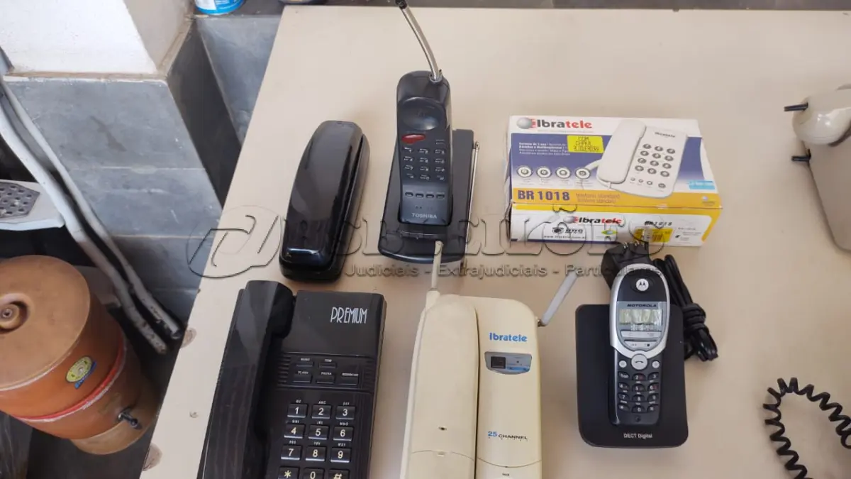 LOTE 494 - LOTE COM DIVERSOS TELEFONES (NO ESTADO)