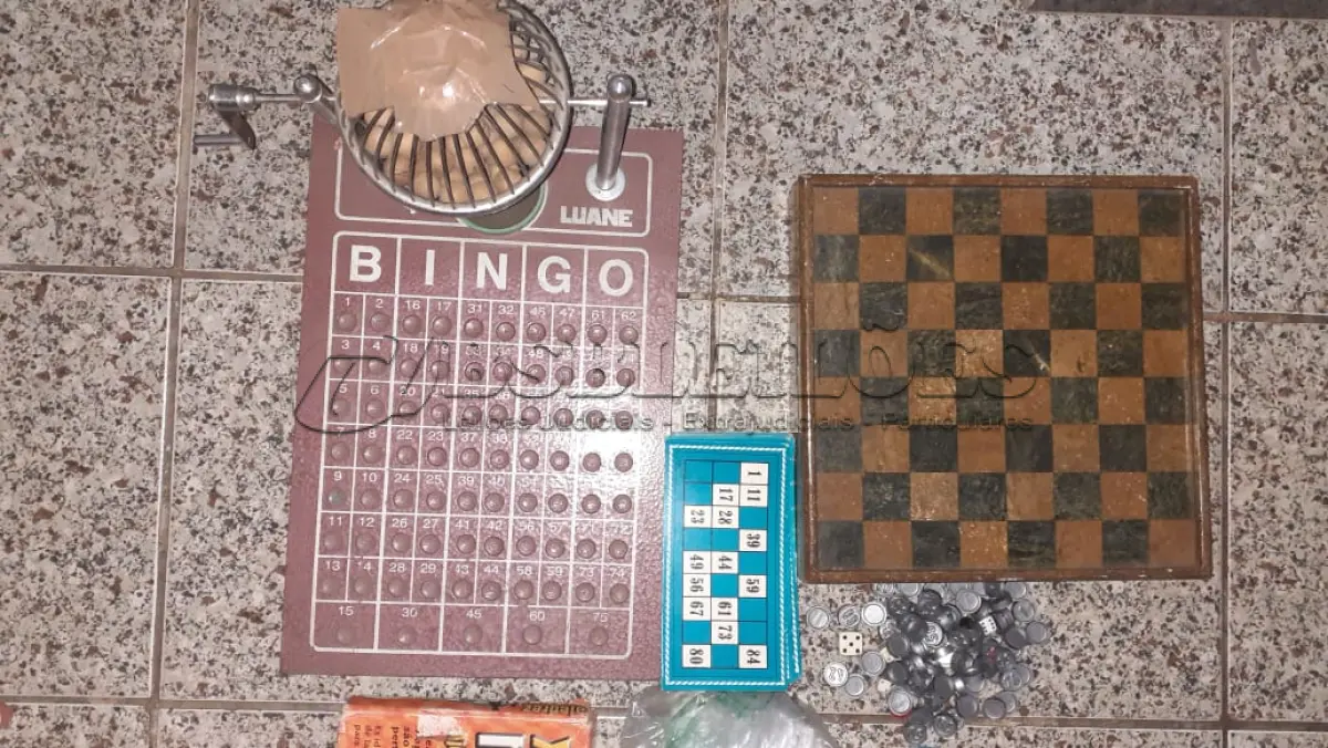 LOTE 450 - LOTE COM DAMAS, BARALHOS, BINGOS, XADREZ. DOMINÓS, POKERS(NO ESTADO)