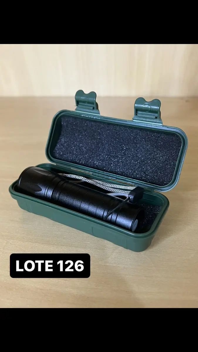 LOTE 126 - 01 LANTERNA TÁTICA PORTÁTIL (NO ESTADO)