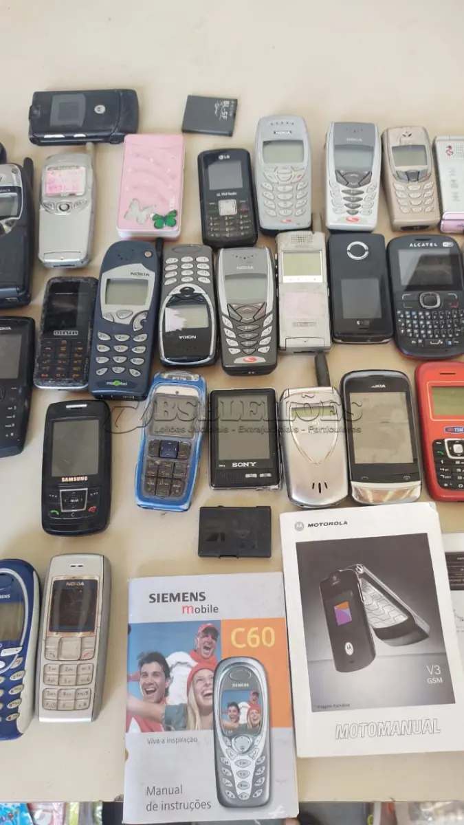 LOTE 481 - LOTE COM CELULARES ANTIGOS COLEÇÃO (NO ESTADO)
