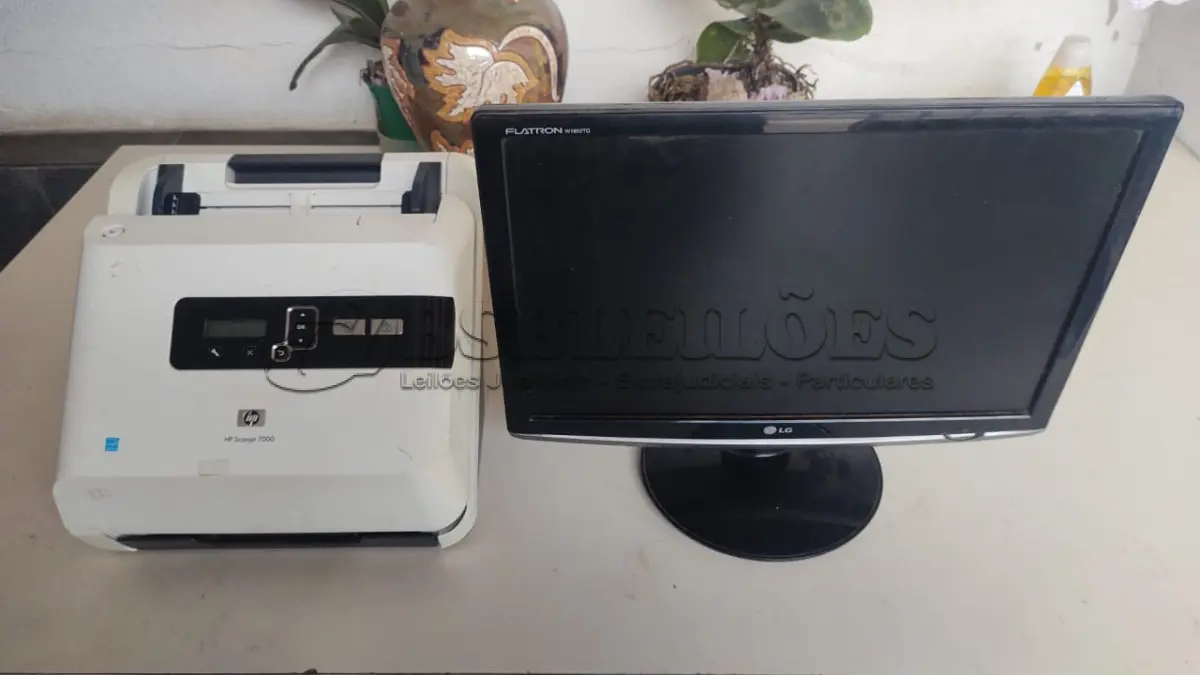 LOTE 430 - 01 SCANNER HP SCANJET 7000. E UM MONITOR (NO ESTADO)