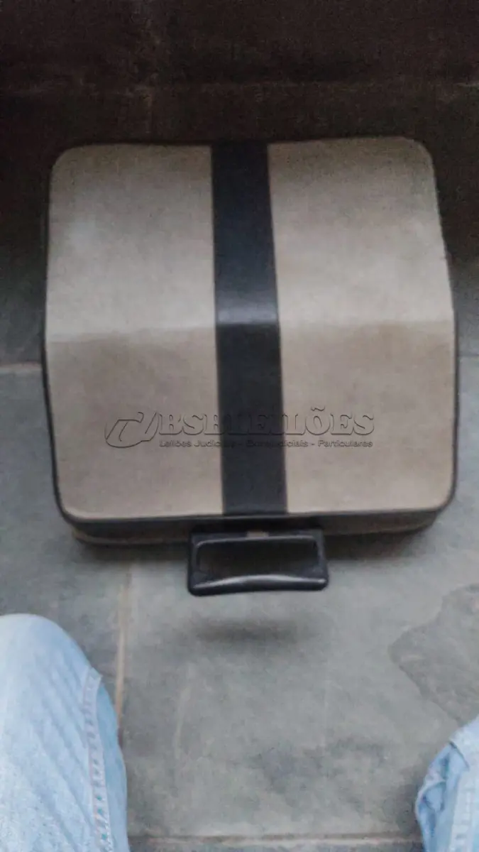 LOTE 540 - MÁQUINA DE ESCREVER ANTIGA FUNCIONANDO PERFEITAMENTE (NO ESTADO)