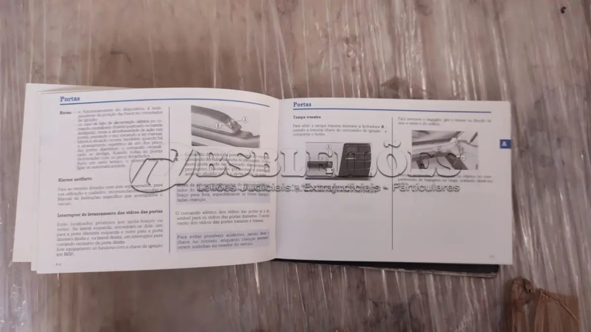 LOTE 608 - MANUAL DO PROPRIETÁRIO BRASÍLIA 1975 + BRINDE (NO ESTADO)