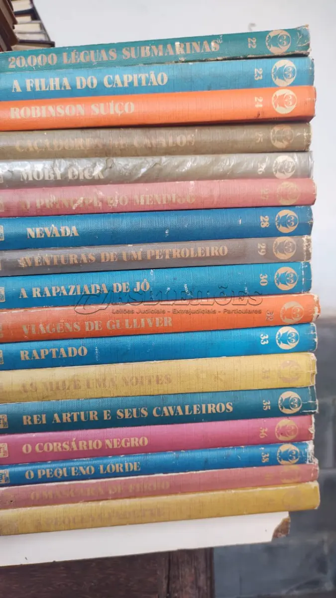 LOTE 618 - COLEÇÃO CLÁSSICOS DA LITERATURA JUVENIL COM 39 VOLUMES (NO ESTADO)