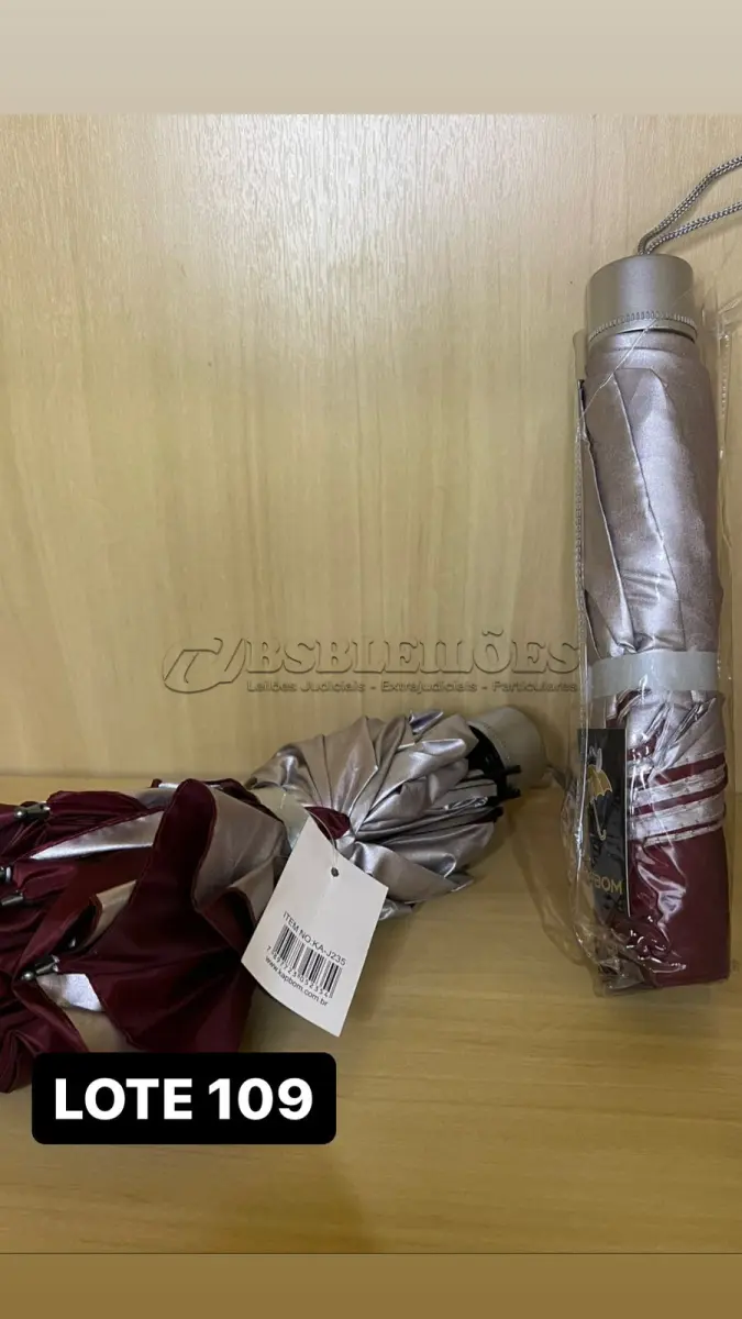LOTE 109 - 02 SOMBRINHAS DE BOLSA (NO ESTADO)
