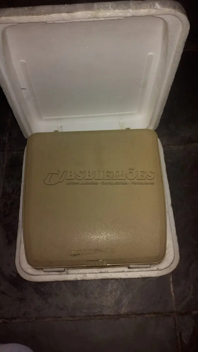 LOTE 542 - MÁQUINA DE ESCREVER ANTIGA FUNCIONANDO PERFEITAMENTE (NO ESTADO)