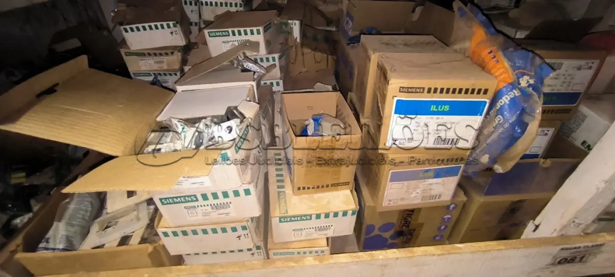 LOTE 081 - 01 LOTE COM TERMINAIS COAXIAL, MÓDULOS INTERMEDIÁRIOS, MÓDULOS DE TOMADA PARA TELEFONES E ESPELHOS PARA TOMADAS (NO ESTADO)