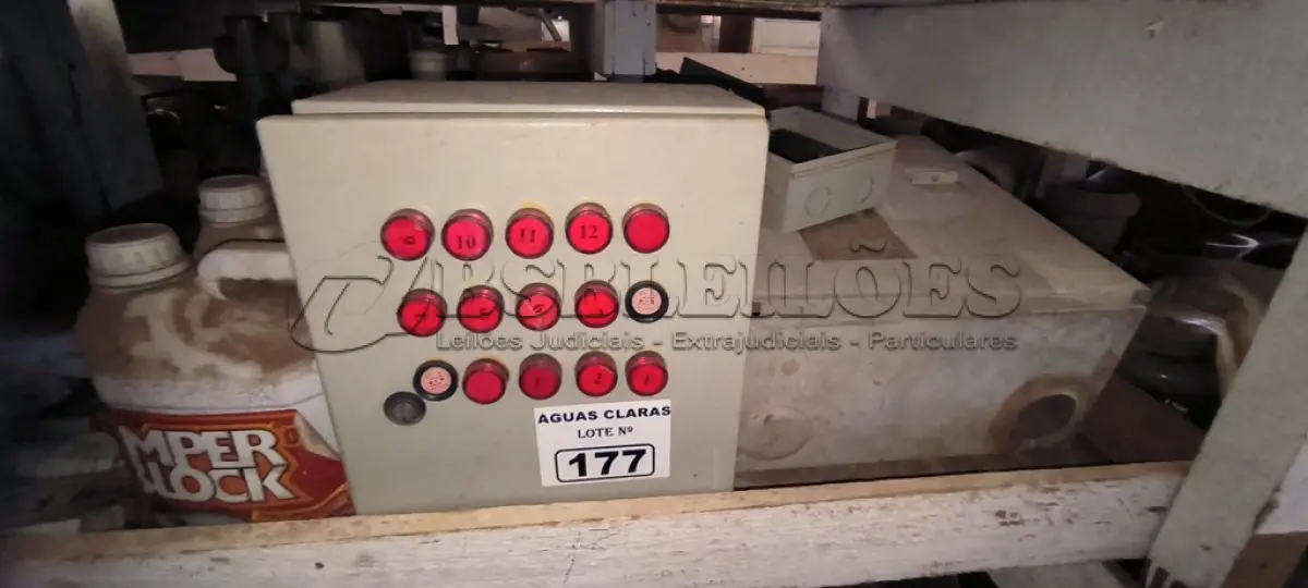 LOTE 177 - 01 LOTE COM QUADROS ELÉTRICOS (NO ESTADO)