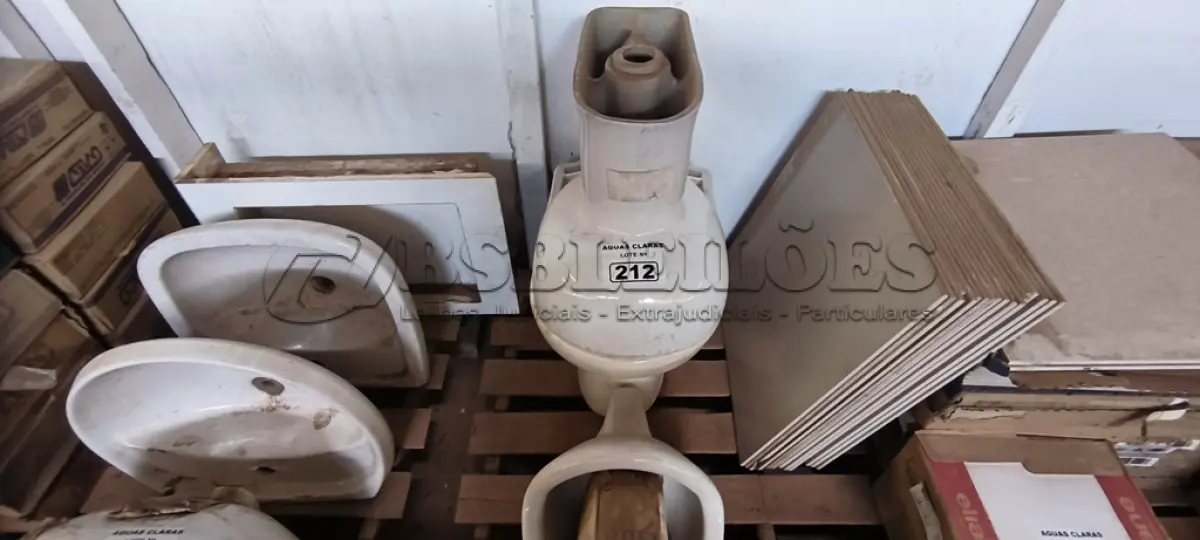 LOTE 212 - 02 VASOS SANITÁRIOS E 01 MICTÓRIO (NO ESTADO)