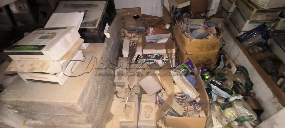 LOTE 078 - 01 LOTE COM REATORES PARA LÂMPADAS, TECLADOS DE SENHA PARA PORTA MAGNÉTICA E FONTE (NO ESTADO)