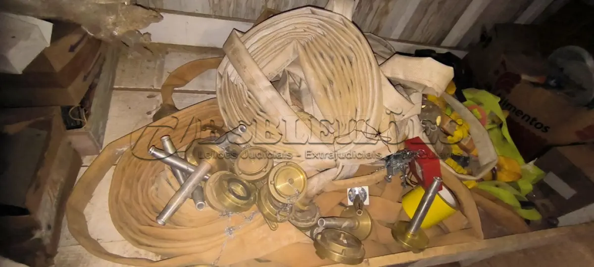 LOTE 108 - 01 LOTE COM CINTOS TALABARTE E MANGUEIRAS DE INCÊNDIO (NO ESTADO)