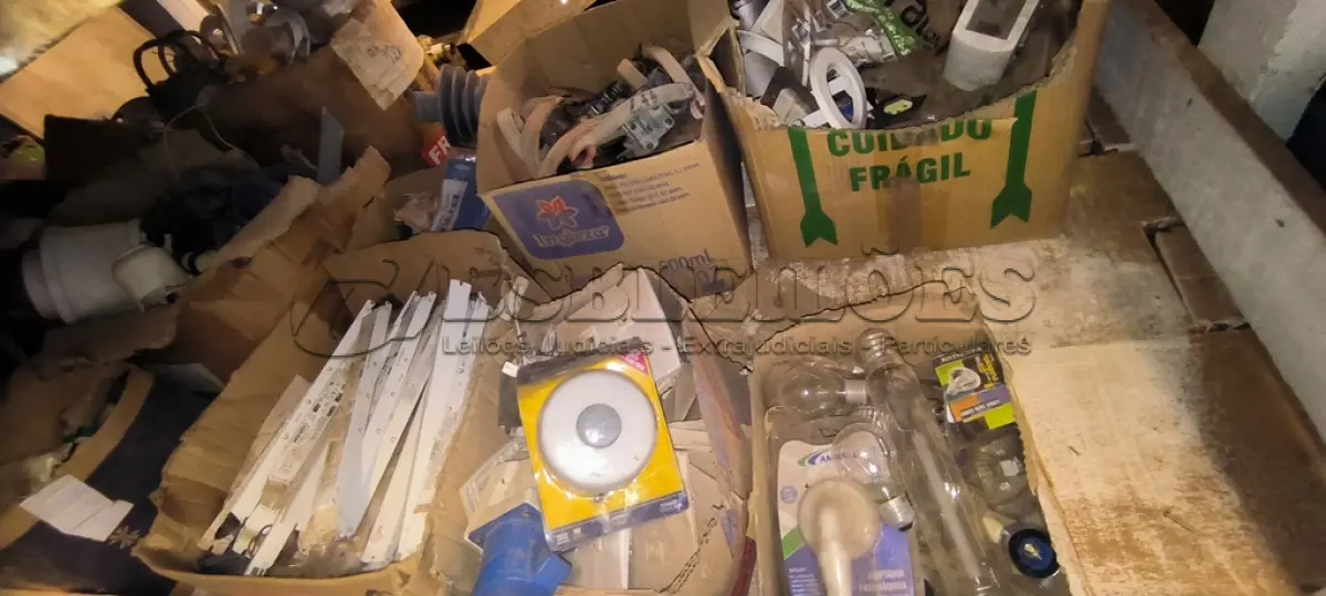 LOTE 048 - 01 LOTE COM MATERIAIS ELÉTRICOS, LÂMPADAS, SENSORES DE PRESENÇA, REATORES (NO ESTADO)