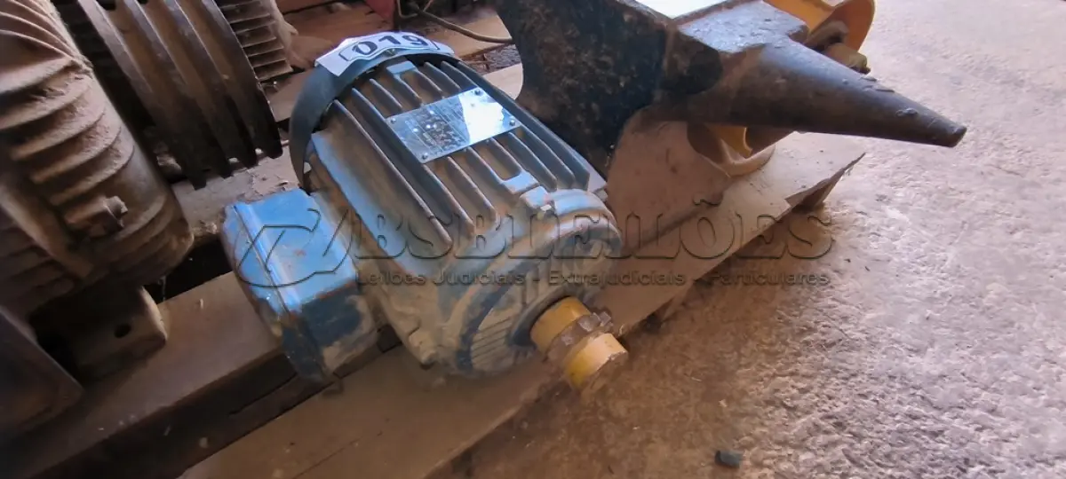 LOTE 019 - 01 MOTOR ELÉTRICO WEG 3.0 CV 220V/380V (NO ESTADO)