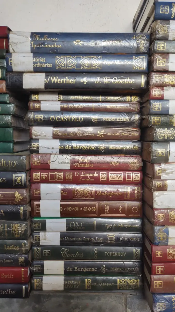 LOTE 632 - COLEÇÃO OBRAS PRIMAS EDITORA NOVA CULTURAL COM 48 VOLUMES A MAIORIA NA EMBALAGEM AINDA, MAIS LIVROS OS PENSADORES (NO ESTADO)
