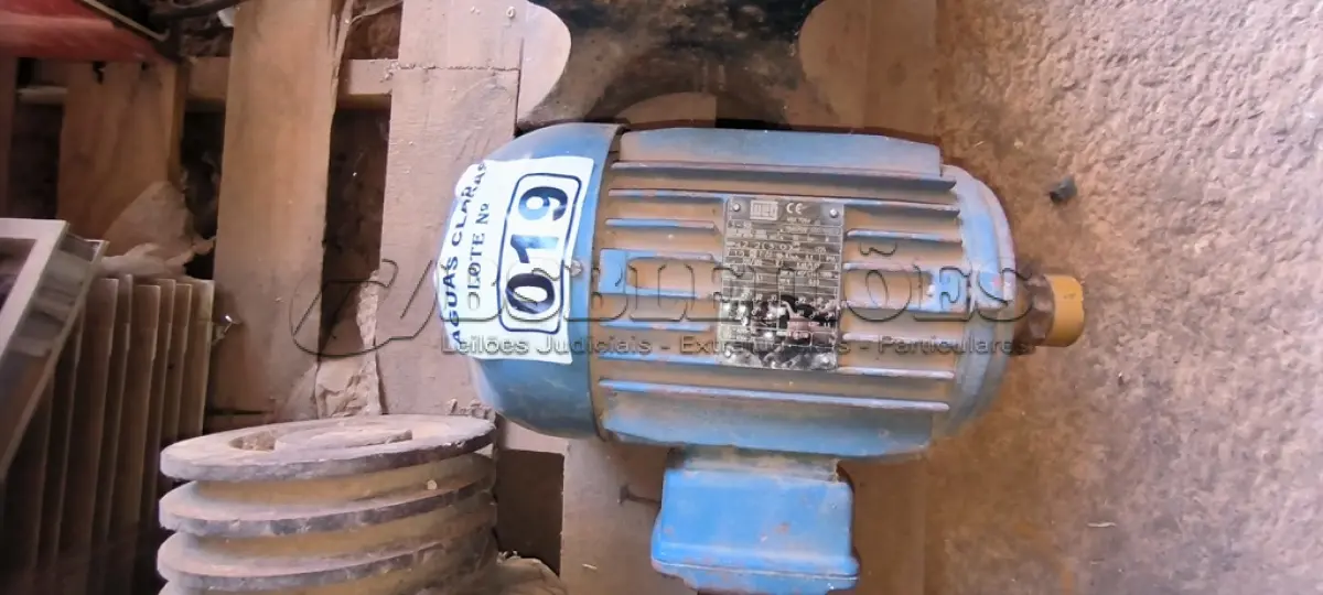 LOTE 019 - 01 MOTOR ELÉTRICO WEG 3.0 CV 220V/380V (NO ESTADO)