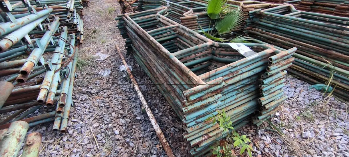 LOTE 259 - 01 LOTE COM GRADES EM FERRO NA COR VERDE (NO ESTADO)