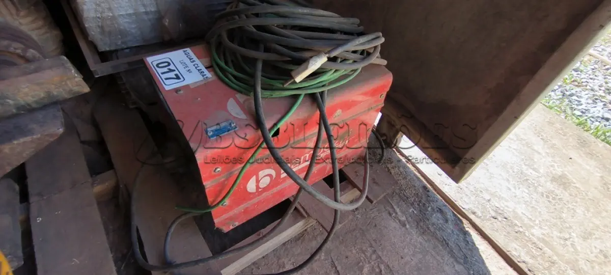 LOTE 017 - 01 MÁQUINA DE SOLDA ELÉTRICA NM 250 BAMBOZZI (NO ESTADO)
