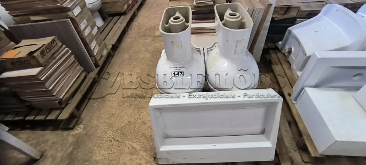 LOTE 147 - 04 VASOS SANITÁRIOS E 01 PIA PARA LAVATÓRIO (NO ESTADO)