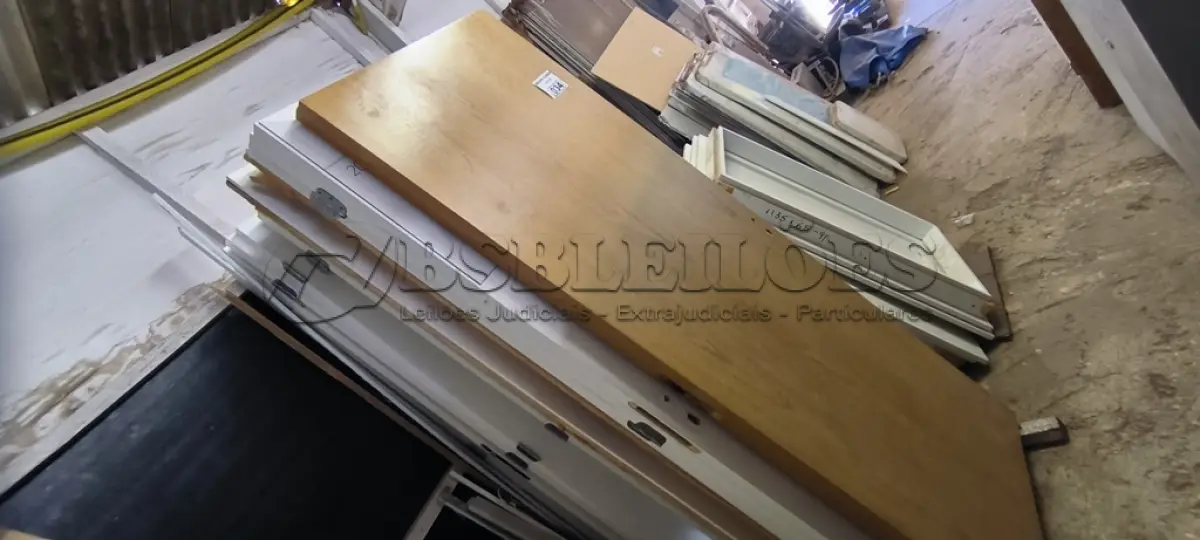 LOTE 034 - 01 LOTE COM PORTAS DE 0,70 CM E 0,80CM EM MADEIRA (NO ESTADO)