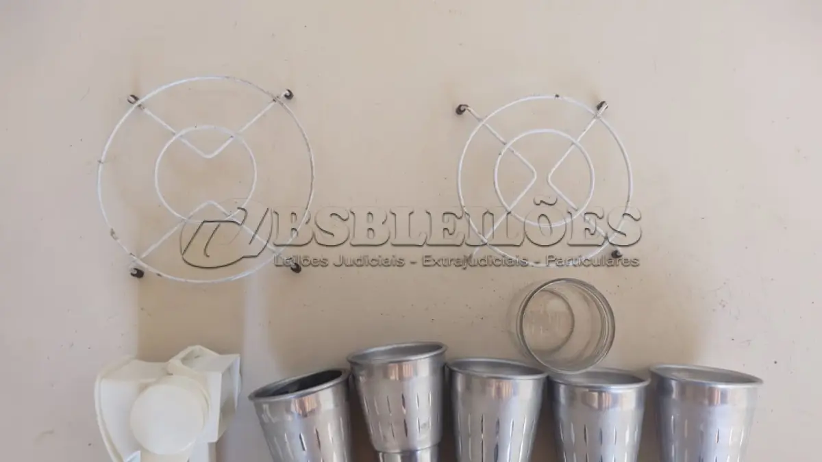 LOTE 673 - COPOS ANTIGOS PRA CHOPP E CERVEJA MATEM GELADO (NO ESTADO)