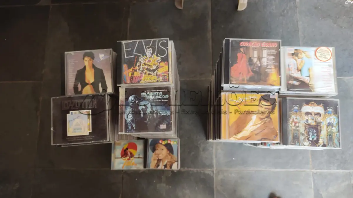 LOTE 631 - LOTE COM 424 CDS RAROS TRILHA SONORA DE NOVELAS RAROS ENTRE OUTROS (NO ESTADO)