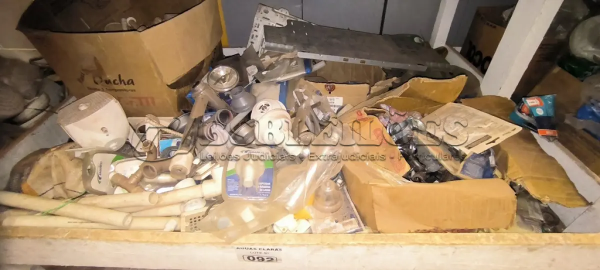 LOTE 092 - 01 LOTE COM MATERIAIS HIDRÁULICOS, CIFRÃO PARA PIA, ADAPTADOR PARA MÁQUINA DE LAVAR E DUCHAS (NO ESTADO)