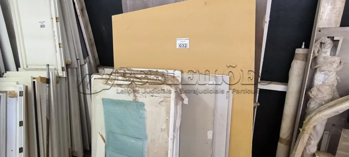 LOTE 032 - 01 LOTE COM PLACAS DE DRYWALL E PACAS DE FIBRA (NO ESTADO)
