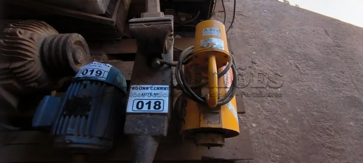 LOTE 018 - 01 BIGORNA ,01 TORNO E 01 MOTOR ELÉTRICO (NO ESTADO)