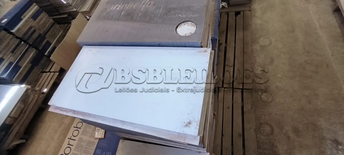 LOTE 192 - 27 CAIXAS DE REVESTIMENTO CETIM BIANCO 30CM X 60CM (NO ESTADO)