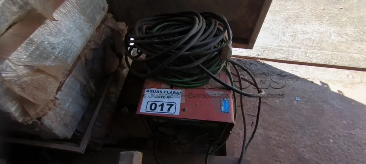 LOTE 017 - 01 MÁQUINA DE SOLDA ELÉTRICA NM 250 BAMBOZZI (NO ESTADO)