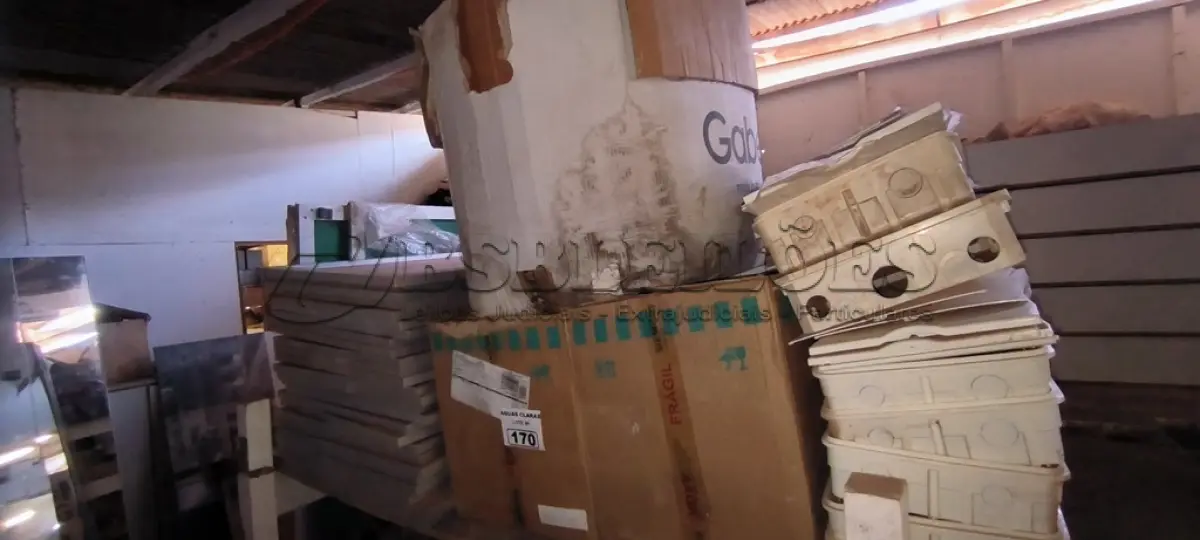 LOTE 170 - 01 LOTE COM QUADROS ELÉTRICOS E PAINÉIS COLORIDOS (NO ESTADO)