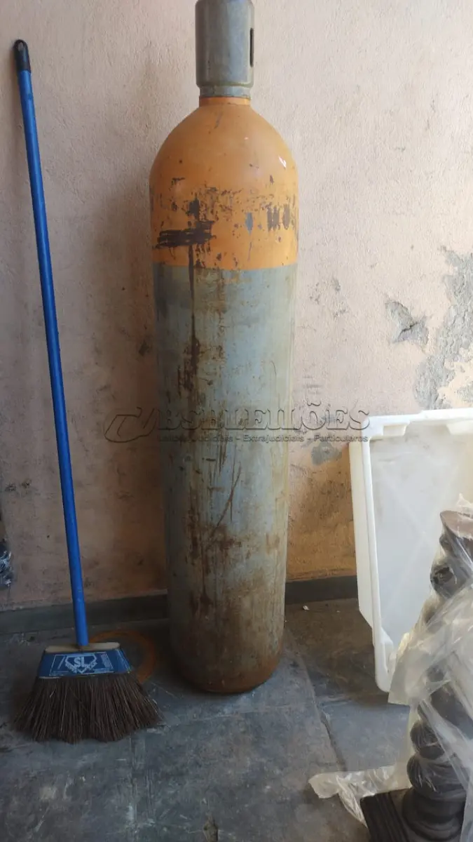 LOTE 675