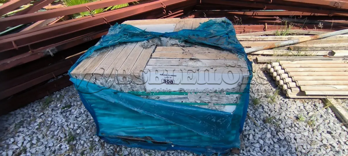 LOTE 308 - 01 LOTE COM REVESTIMENTO 30CM X 60CM GLACIER WHITER (NO ESTADO)