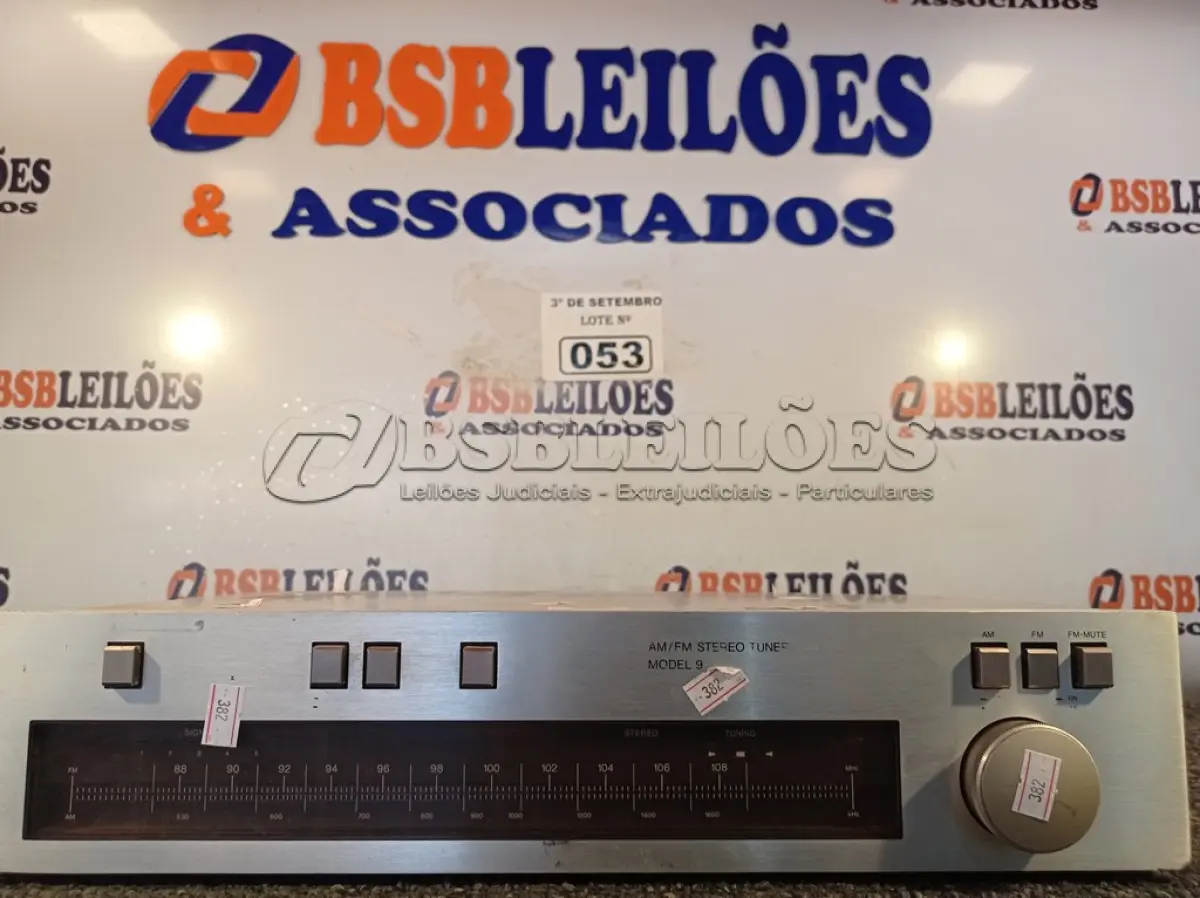 LOTE 053 - 01 AM/FM STÉREO TUNER GRADIENTE. (NO ESTADO) ATENÇÃO! FAZER A VISITAÇÃO ANTES DE ARREMATAR, NÃO SABEMOS SE FUNCIONA. LEILÃO NÃO TEM GARANTIA E NEM DEVOLUÇÃO, SUJEITO A POSSÍVEIS AVARIAS VISÍVEIS/OCULTAS E/OU AUSÊNCIA DE COMPONENTES.