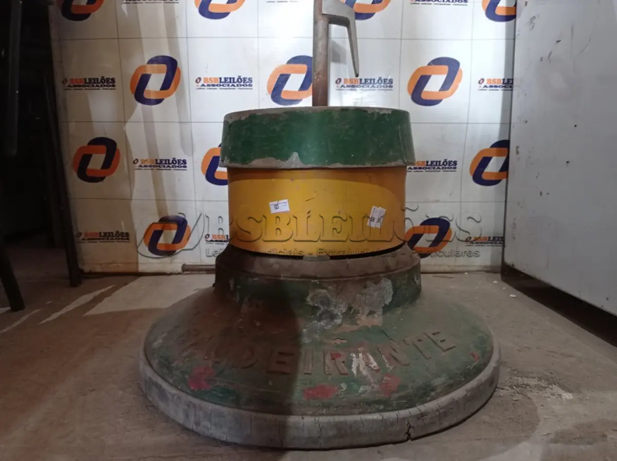 LOTE 077 - 01 ENCERADEIRA INDUSTRIAL MARCA BANDEIRANTE. (NO ESTADO) ATENÇÃO! FAZER A VISITAÇÃO ANTES DE ARREMATAR, NÃO SABEMOS SE FUNCIONA. LEILÃO NÃO TEM GARANTIA E NEM DEVOLUÇÃO, SUJEITO A POSSÍVEIS AVARIAS VISÍVEIS/OCULTAS E/OU AUSÊNCIA DE COMPONENTES.