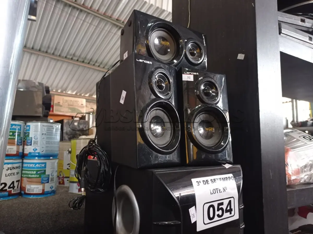 LOTE 054 - 01 SUBWOOFER E 05 CAIXINHAS DE SOM PARA HOME THEATER. (NO ESTADO) ATENÇÃO! FAZER A VISITAÇÃO ANTES DE ARREMATAR, NÃO SABEMOS SE FUNCIONA. LEILÃO NÃO TEM GARANTIA E NEM DEVOLUÇÃO, SUJEITO A POSSÍVEIS AVARIAS VISÍVEIS/OCULTAS E/OU AUSÊNCIA DE COMPONENTES.