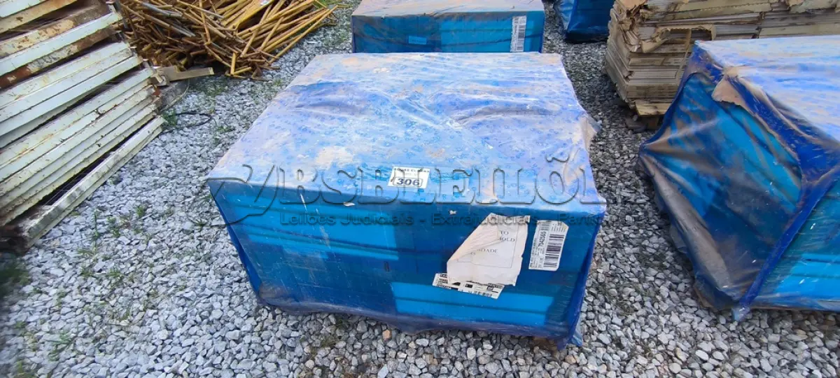 LOTE 306 - 01 LOTE COM REVESTIMENTO 30CM X 60CM ANTARDIDA BOLD (NO ESTADO)