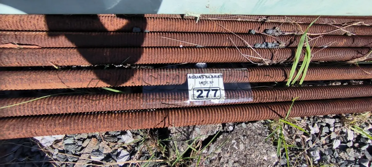 LOTE 277 - 01 LOTE COM BARRAS ROSCADAS EM FERRO (NO ESTADO)