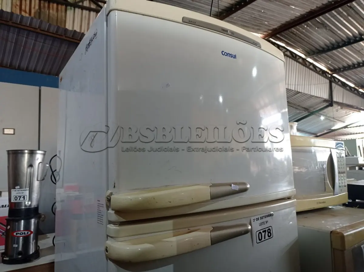 LOTE 078 - 01 GELADEIRA MARCA CÔNSUL 220V. (NO ESTADO) ATENÇÃO! FAZER A VISITAÇÃO ANTES DE ARREMATAR, NÃO SABEMOS SE FUNCIONA. LEILÃO NÃO TEM GARANTIA E NEM DEVOLUÇÃO, SUJEITO A POSSÍVEIS AVARIAS VISÍVEIS/OCULTAS E/OU AUSÊNCIA DE COMPONENTES.