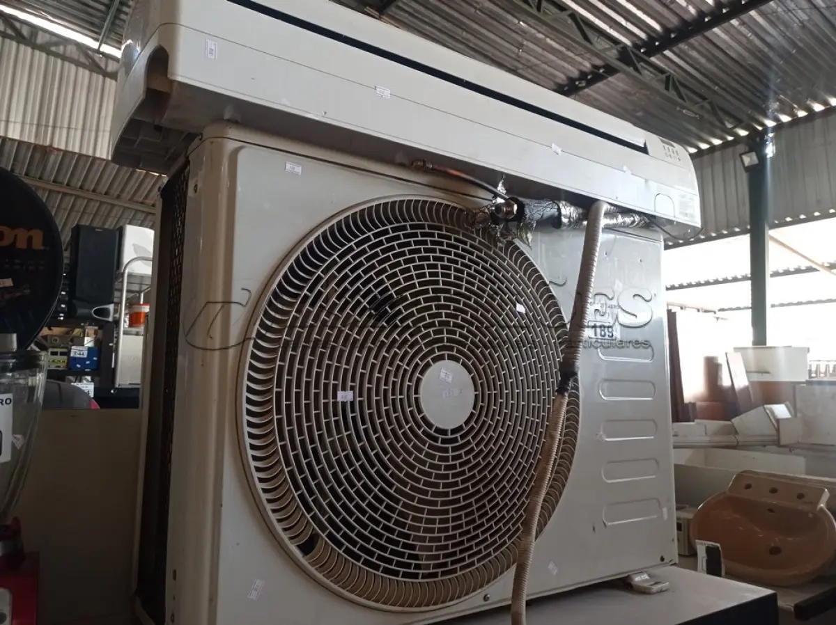 LOTE 189 - 01 AR-CONDICIONADO MARCA PHILCO 24000BTU. (NO ESTADO) ATENÇÃO! FAZER A VISITAÇÃO ANTES DE ARREMATAR, NÃO SABEMOS SE FUNCIONA. LEILÃO NÃO TEM GARANTIA E NEM DEVOLUÇÃO, SUJEITO A POSSÍVEIS AVARIAS VISÍVEIS/OCULTAS E/OU AUSÊNCIA DE COMPONENTES.
