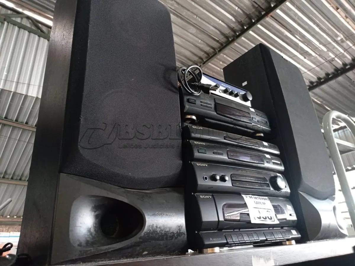 LOTE 038 - 01 APARELHO DE SOM 3X1 E 01 AMPLIFICADOR. (NO ESTADO) ATENÇÃO! FAZER A VISITAÇÃO ANTES DE ARREMATAR, NÃO SABEMOS SE FUNCIONA. LEILÃO NÃO TEM GARANTIA E NEM DEVOLUÇÃO, SUJEITO A POSSÍVEIS AVARIAS VISÍVEIS/OCULTAS E/OU AUSÊNCIA DE COMPONENTES.