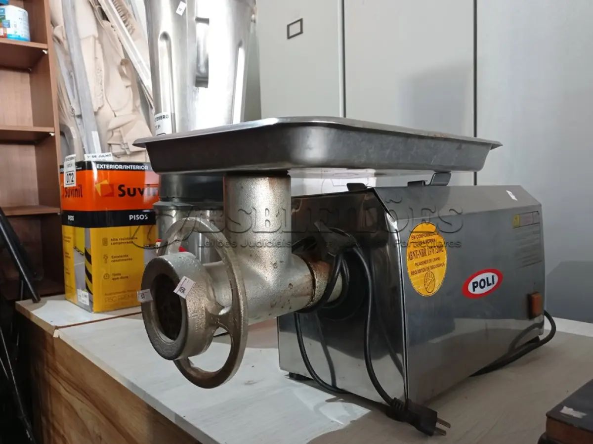 LOTE 069 - 01 MOEDOR DE CARNE MARCA POLI. (NO ESTADO) ATENÇÃO! FAZER A VISITAÇÃO ANTES DE ARREMATAR, NÃO SABEMOS SE FUNCIONA. LEILÃO NÃO TEM GARANTIA E NEM DEVOLUÇÃO, SUJEITO A POSSÍVEIS AVARIAS VISÍVEIS/OCULTAS E/OU AUSÊNCIA DE COMPONENTES.